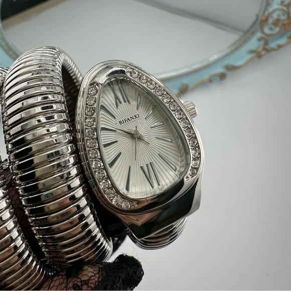 Luxury Serpenti Elegant Gold Wrap Women's Watch - Picture 14 of 17